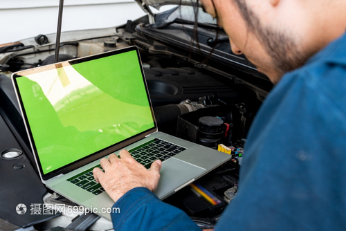 使用筆記本電腦進(jìn)行汽車檢測 汽車電腦板維修培訓(xùn)的核心技能